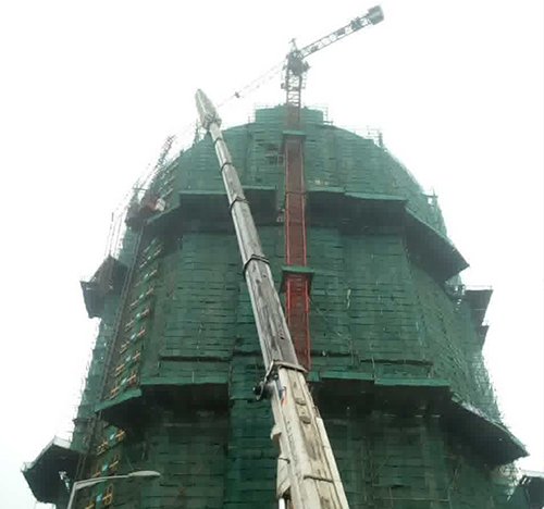 宝鸡市吊车在工地上作业